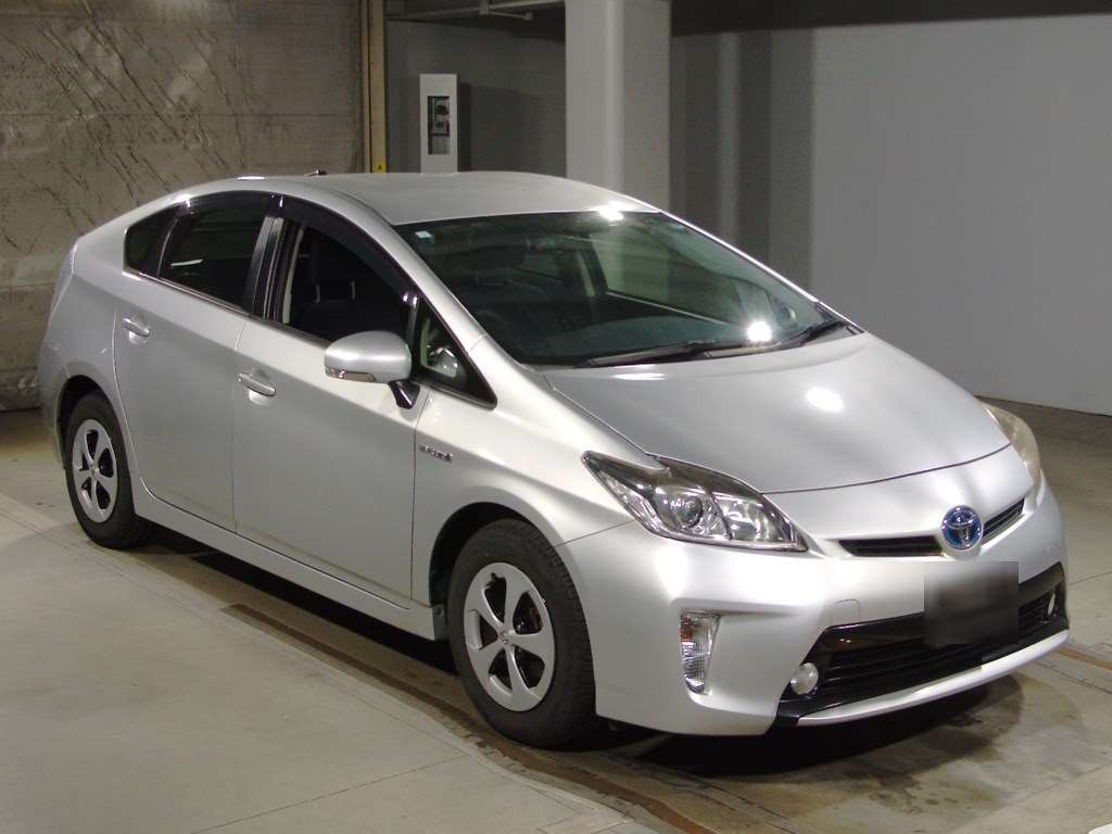 2013 Toyota Prius ZVW30[2]