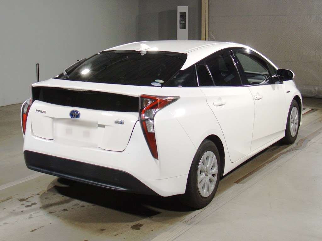 2017 Toyota Prius ZVW50[1]