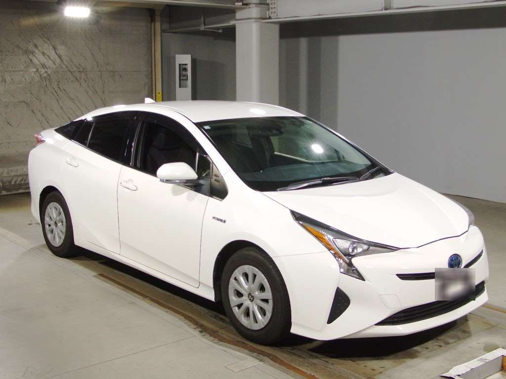 2017 Toyota Prius ZVW50[2]