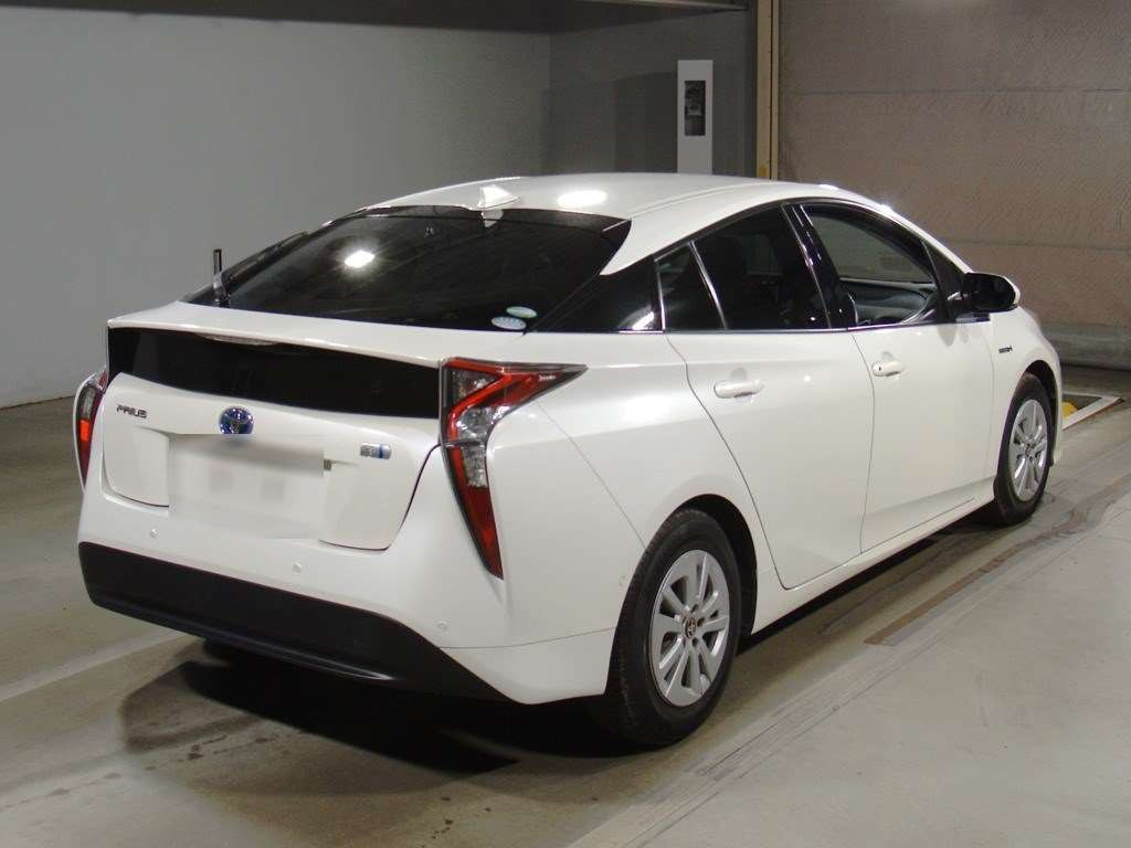 2017 Toyota Prius ZVW50[1]