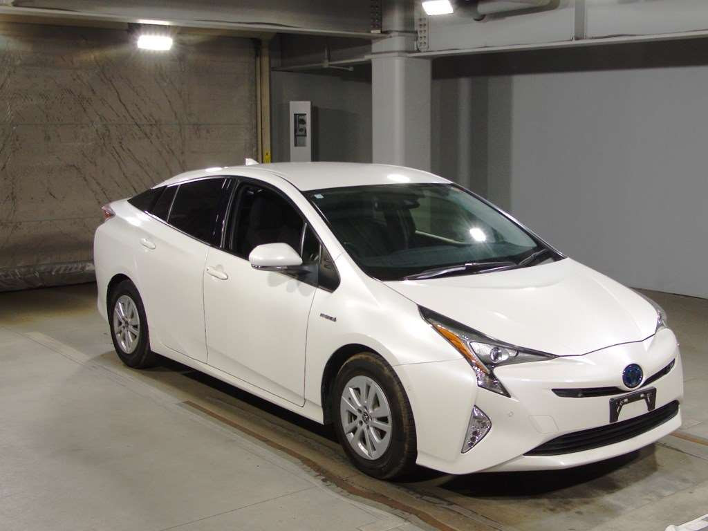 2017 Toyota Prius ZVW50[2]