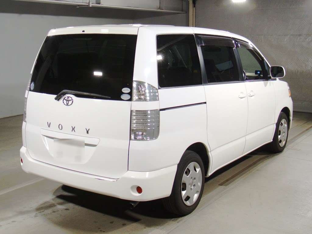 2005 Toyota Voxy AZR60G[1]