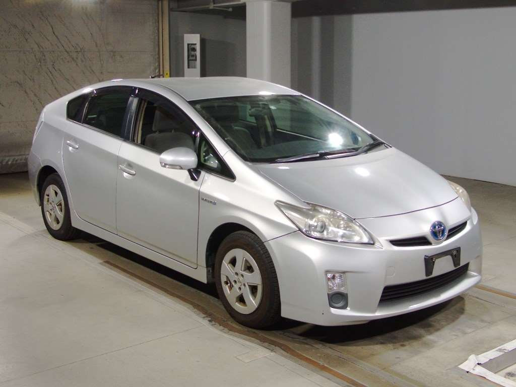 2010 Toyota Prius ZVW30[2]