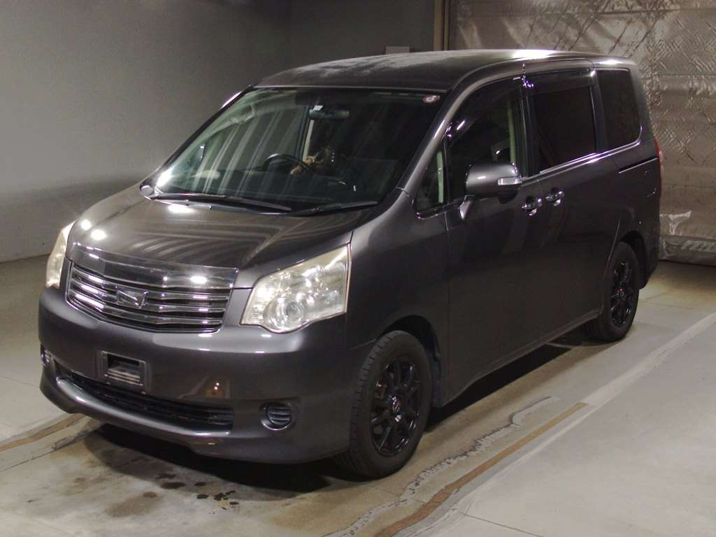 2011 Toyota Noah ZRR70G[0]