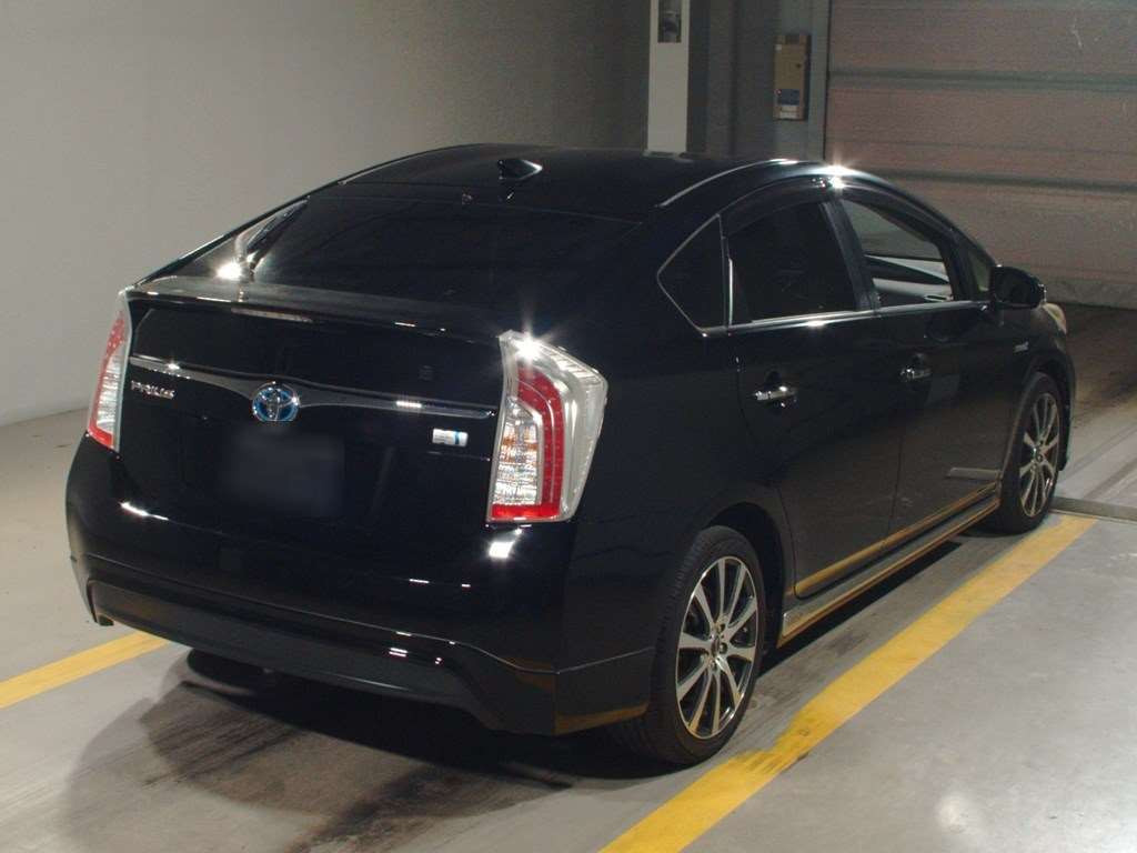 2013 Toyota Prius ZVW30[1]