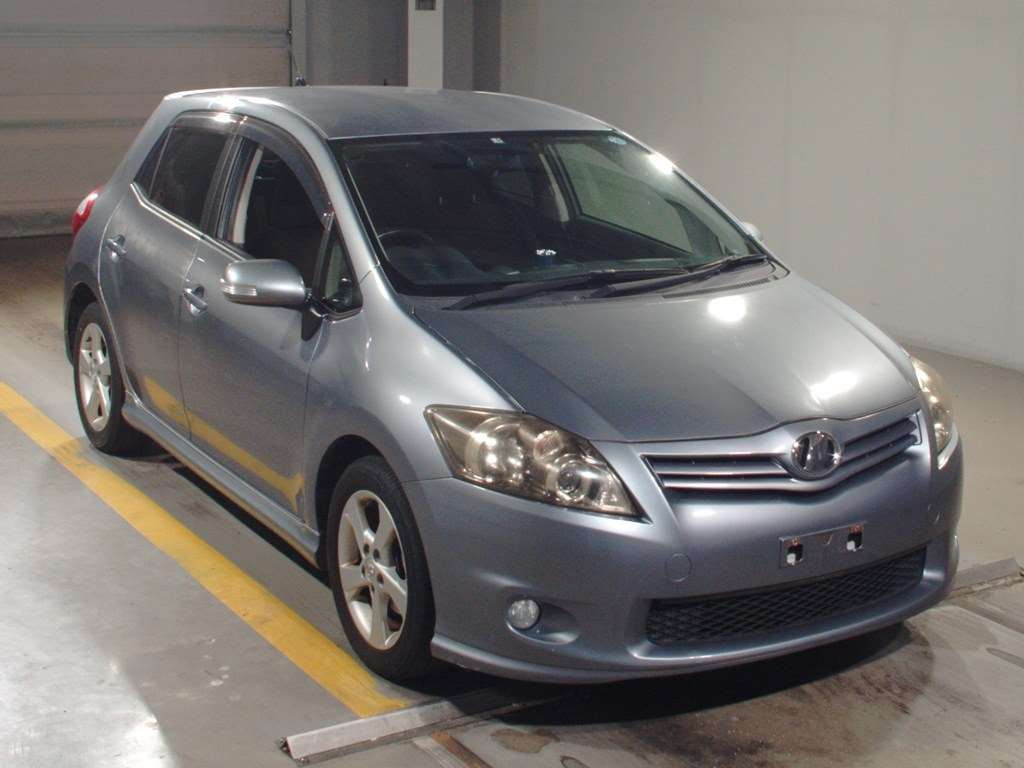 2011 Toyota Auris NZE151H[2]