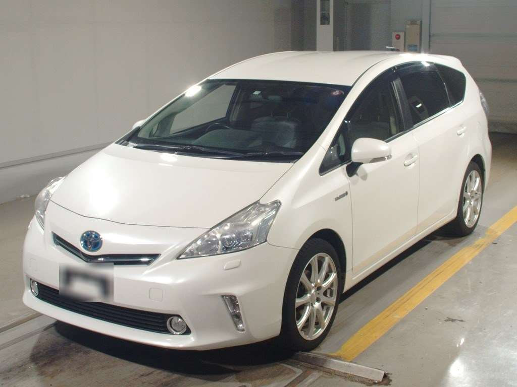 2011 Toyota Prius alpha ZVW41W[0]