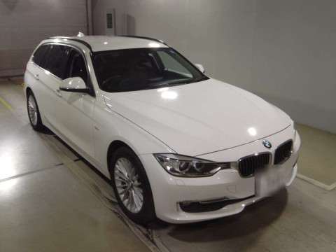 2013 BMW 3 Series 3D20[2]