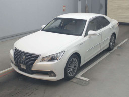 2013 Toyota Crown Hybrid