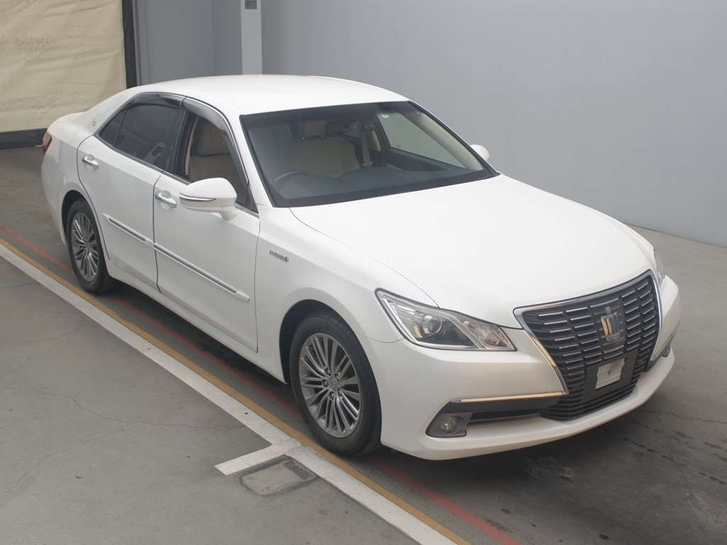 2013 Toyota Crown Hybrid AWS210[2]