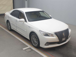 2013 Toyota Crown Hybrid