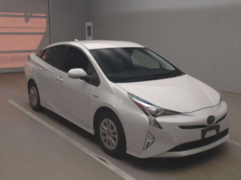 2018 Toyota Prius ZVW50[2]