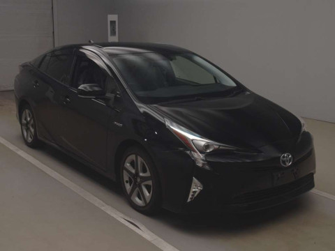 2017 Toyota Prius ZVW50[2]