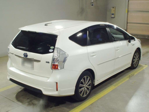 2013 Toyota Prius alpha ZVW41W[1]