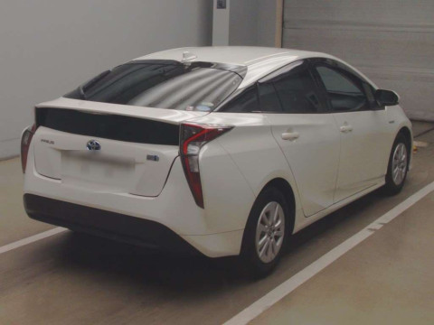 2016 Toyota Prius ZVW50[1]