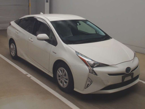 2016 Toyota Prius ZVW50[2]