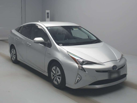 2017 Toyota Prius ZVW51[2]