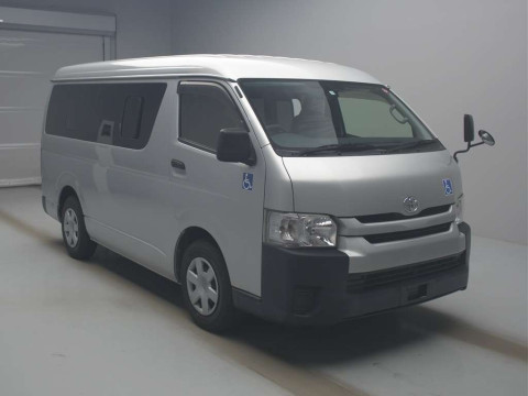 2015 Toyota Hiace Wagon TRH214W[2]