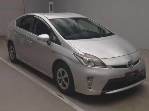 2013 Toyota Prius ZVW30[2]