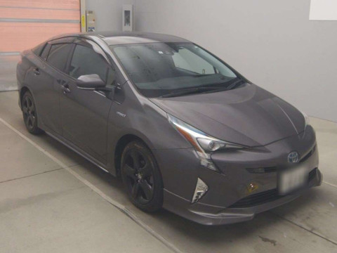 2017 Toyota Prius ZVW51[2]