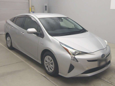 2018 Toyota Prius ZVW50[2]