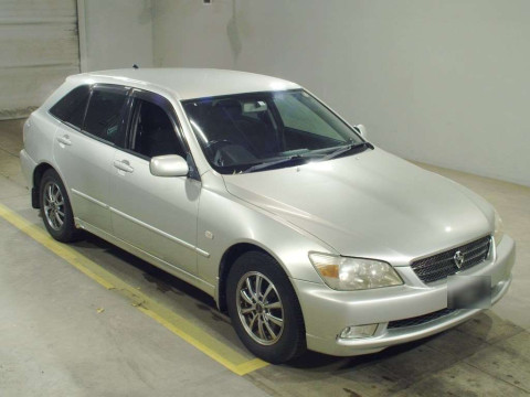 2002 Toyota Altezza Gita GXE15W[2]