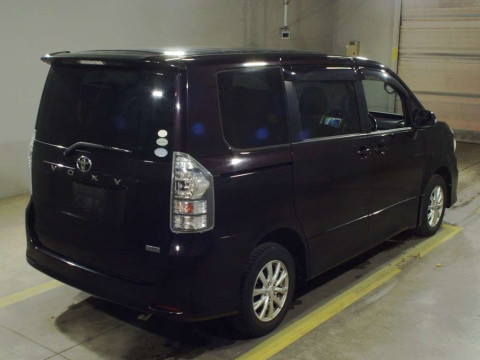 2011 Toyota Voxy ZRR75W[1]