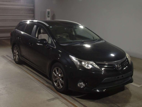 2012 Toyota Avensis Wagon ZRT272W[2]