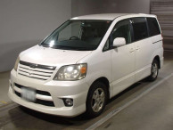 2004 Toyota Noah