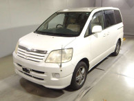 2003 Toyota Noah