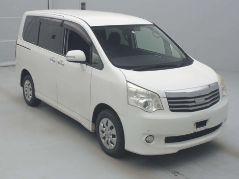 2012 Toyota Noah ZRR75G[2]