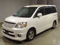 2004 Toyota Noah