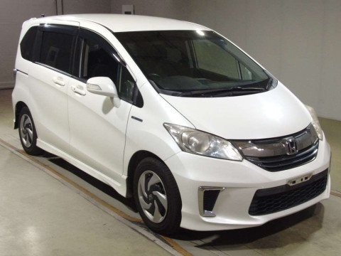 2014 Honda Freed hybrid GP3[2]