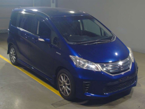 2011 Honda Freed hybrid GP3[2]