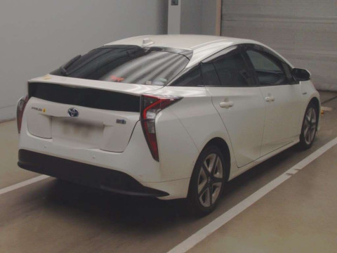 2016 Toyota Prius ZVW51[1]