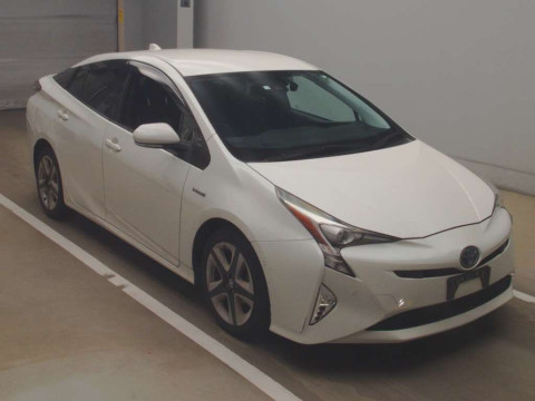 2016 Toyota Prius ZVW51[2]