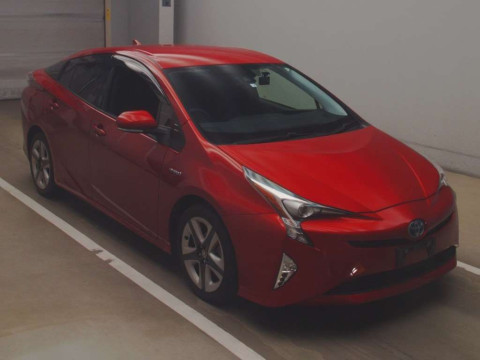 2016 Toyota Prius ZVW50[2]