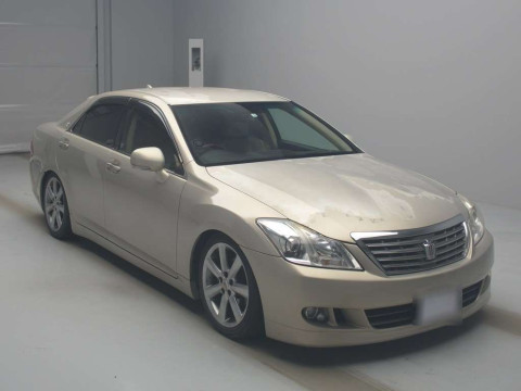 2011 Toyota Crown GRS202[2]