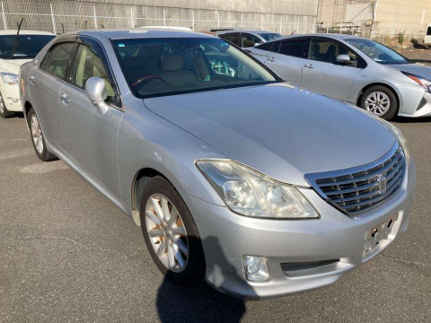 2008 Toyota Crown GRS202[2]