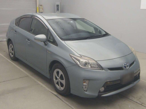 2013 Toyota Prius ZVW30[2]