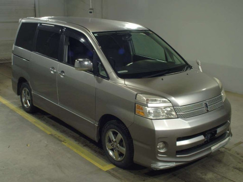 2007 Toyota Voxy AZR65G[2]