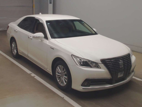 2013 Toyota Crown Hybrid AWS210[2]