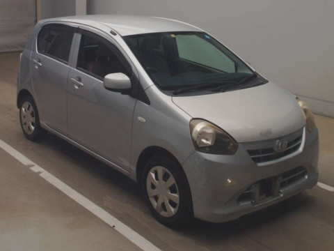 2011 Daihatsu Mira es LA300S[2]