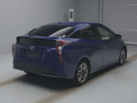 2016 Toyota Prius ZVW50[1]