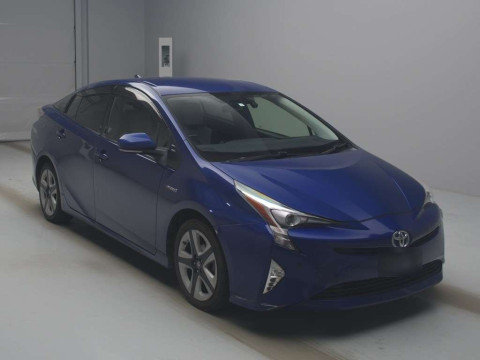 2016 Toyota Prius ZVW50[2]