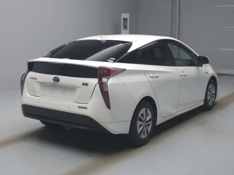 2017 Toyota Prius ZVW51[1]