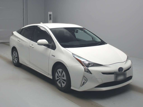 2017 Toyota Prius ZVW51[2]