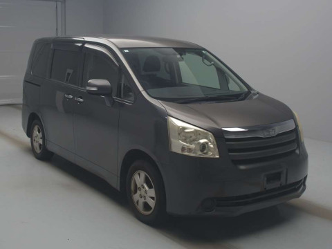 2009 Toyota Noah ZRR70G[2]