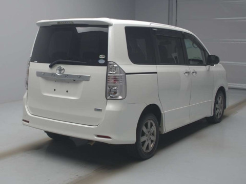 2009 Toyota Voxy ZRR75W[1]