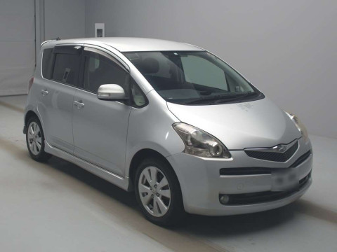 2010 Toyota Ractis NCP100[2]